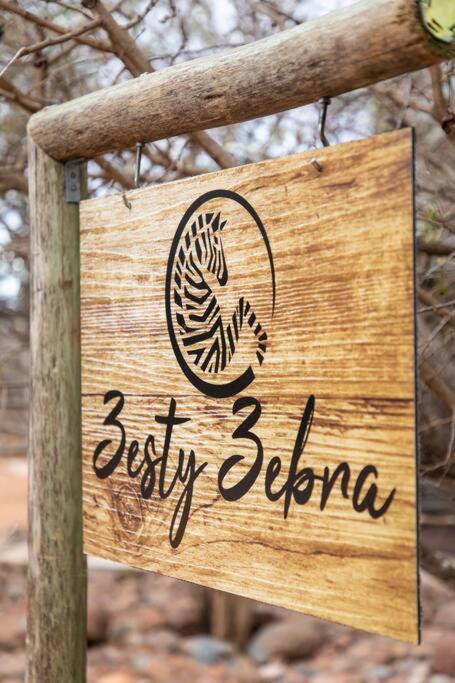Wildheart Safari - Zesty Zebra Apartment โฮดสปรูท ภายนอก รูปภาพ