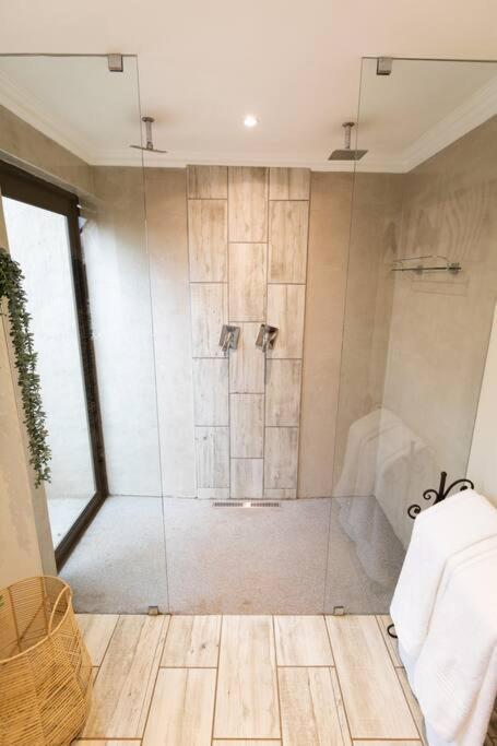 Wildheart Safari - Zesty Zebra Apartment โฮดสปรูท ภายนอก รูปภาพ