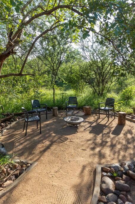 Wildheart Safari - Zesty Zebra Apartment โฮดสปรูท ภายนอก รูปภาพ