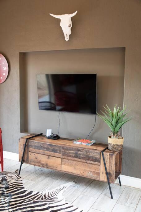 Wildheart Safari - Zesty Zebra Apartment โฮดสปรูท ภายนอก รูปภาพ
